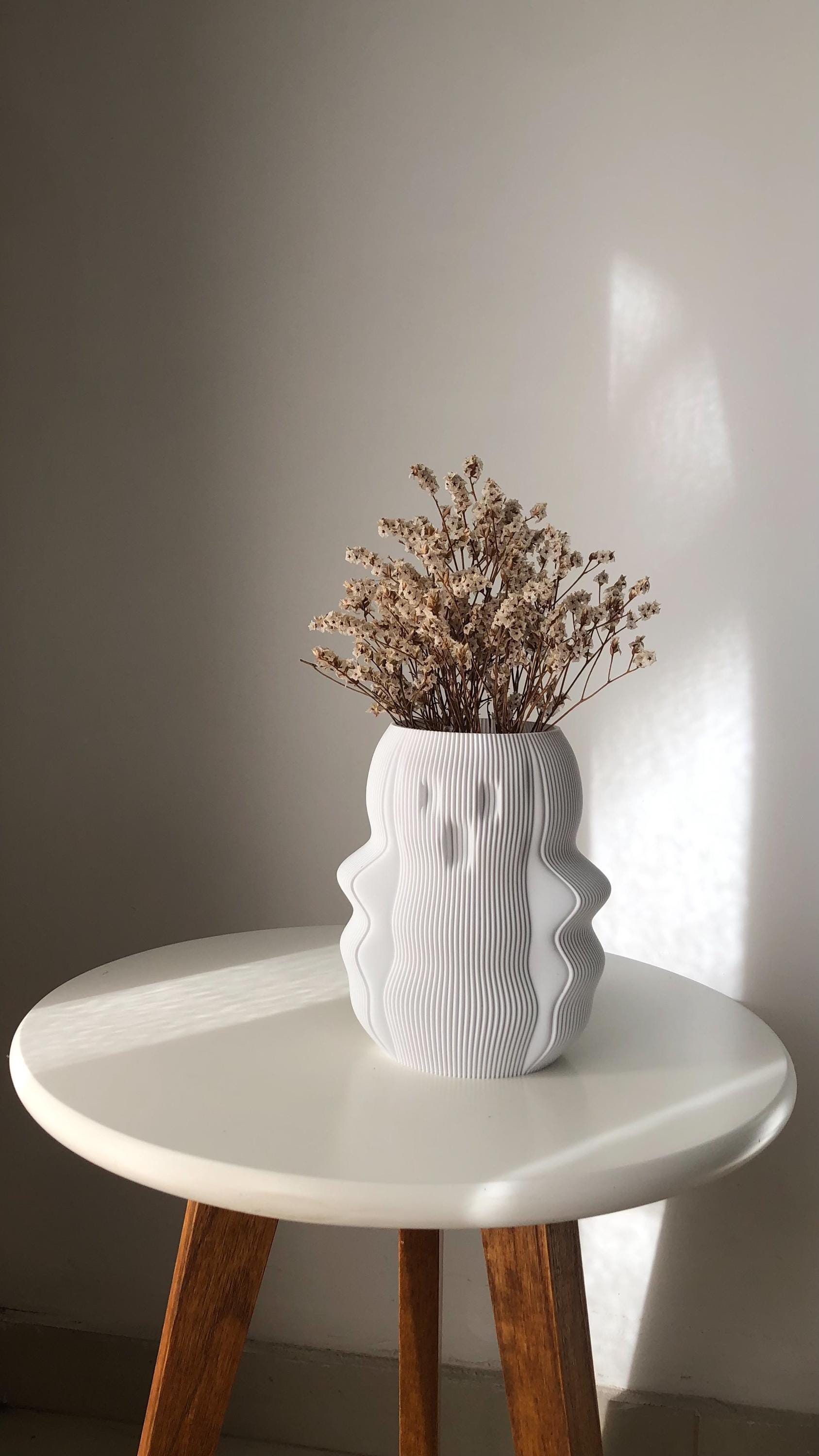 Hauntingly Stylish Wavy Boo Vase - A Must-Have for Halloween!